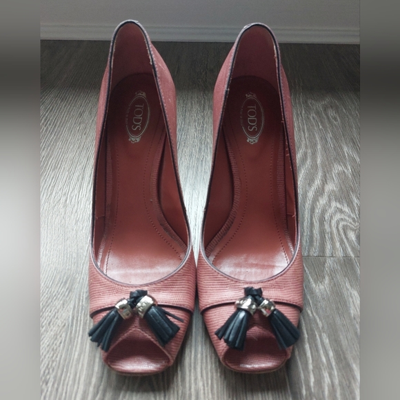 Tod's textured pink leather heels with black tassels. Size 38.5 - Picture 6 of 9